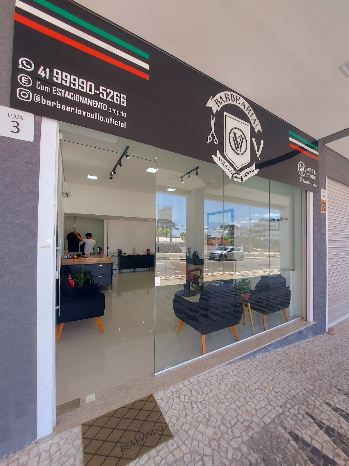 Fachada da Barbearia Voullo, na Avenida Paraná, no Bacacheri